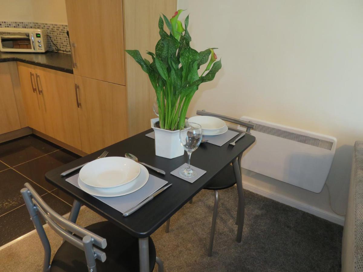 Home From Home With Fantastic Views Runcorn Bagian luar foto