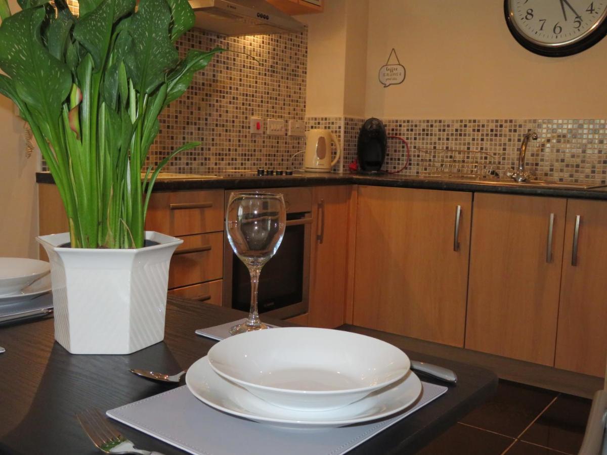 Home From Home With Fantastic Views Runcorn Bagian luar foto